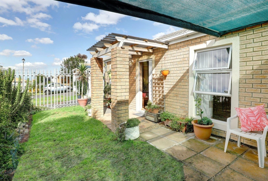 To Let 3 Bedroom Property for Rent in Loevenstein Western Cape